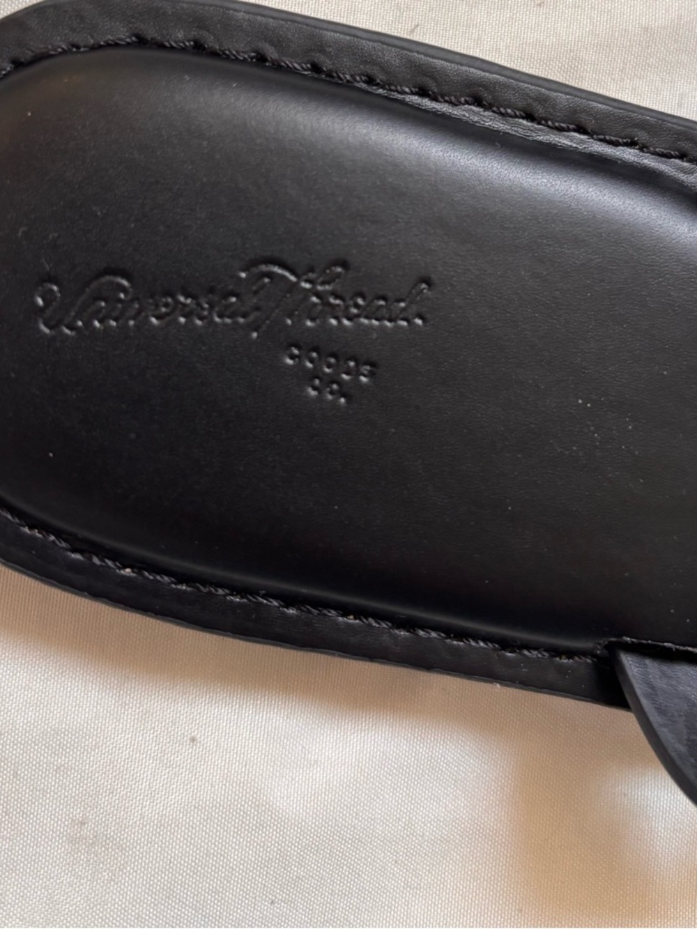 Universal Thread Black Minimalist Flip Flop Sandals - Picture 2 of 3